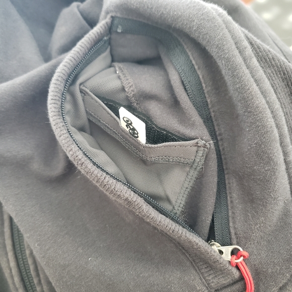 Lululemon – Zip Up Sweater - Picture 5 of 6